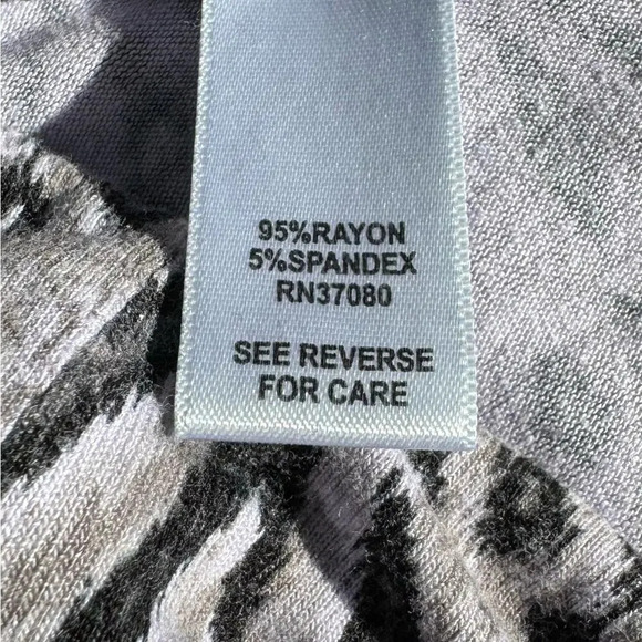 Cato Woman 14/16w black, gray and white diamond design stretchy pants wide leg - Picture 8 of 8